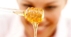 Renueva tu piel con esta mascarilla de bicarbonato de sodio y miel