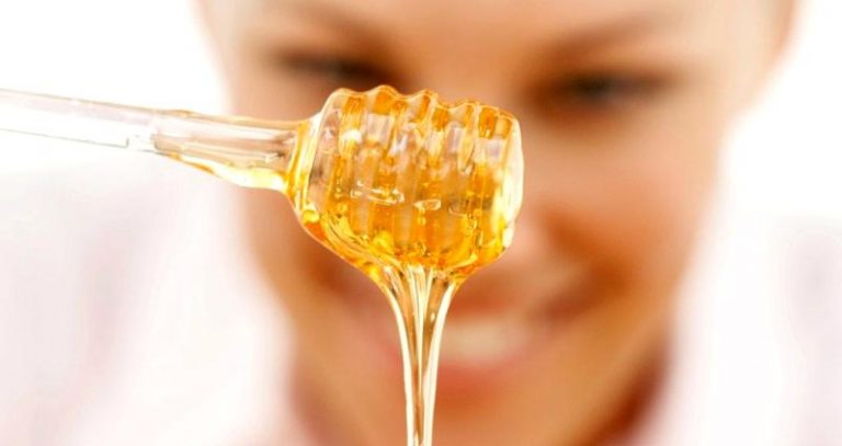 Renueva tu piel con esta mascarilla de bicarbonato de sodio y miel