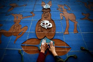 ¡Una gran iniciativa! Inauguran en Santiago el primer circuito de murales para ciegos