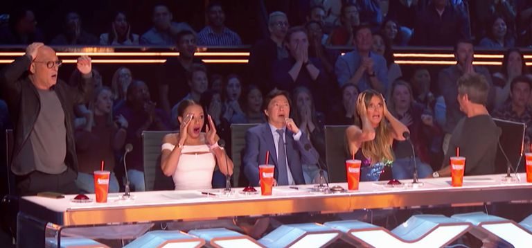 Peligroso accidente se produjo en America's Got Talent ¡Una trapecista se cayó!