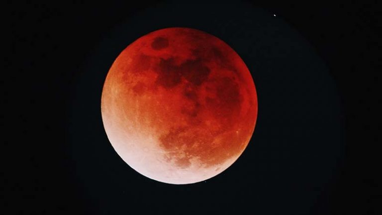 Luna de sangre: Esto es todo lo que tienes que saber sobre el eclipse lunar más largo del siglo
