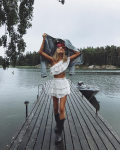 Conoce "la pose de barbie" que está siendo tendencia en redes sociales ¡Te ves más estilizada!