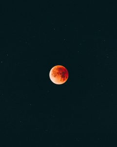 Conoce los 6 signos que se verán más afectados por la Luna de Sangre