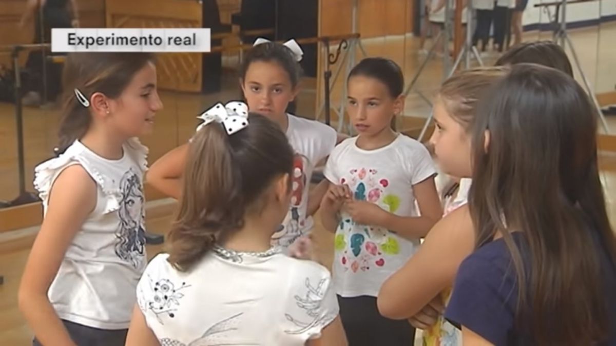 Niña defiende a una amiga que tiene dos padres ¡El video se hizo viral!