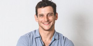 ¿Con hambre? Eyal Meyer te enseña a preparar un rico y fácil hummus