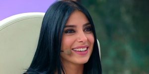 ¿Usarías algo así? Flavia Medina promueve el uso de "bota pantalón"