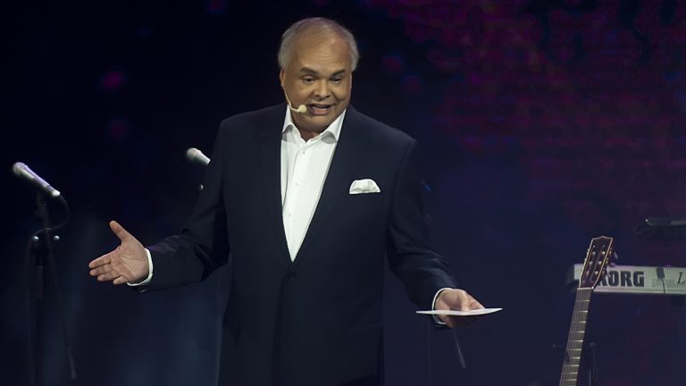 Álvaro Salas enfrenta demanda por paternidad