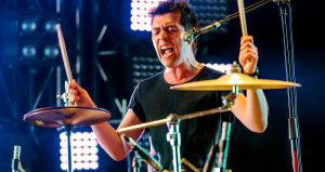 Exitoso fue el concierto de Gepe en el cumpleaños de discoteque Blondie