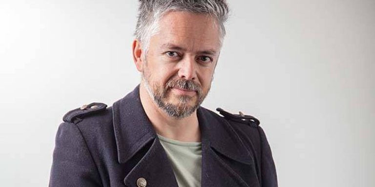 Jorge Baradit vuelve a Chilevisión con nuevo programa