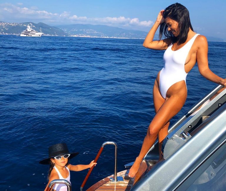 Este es el ejercicio anticelulitico que Kourtney Kardashian realiza en las mañanas