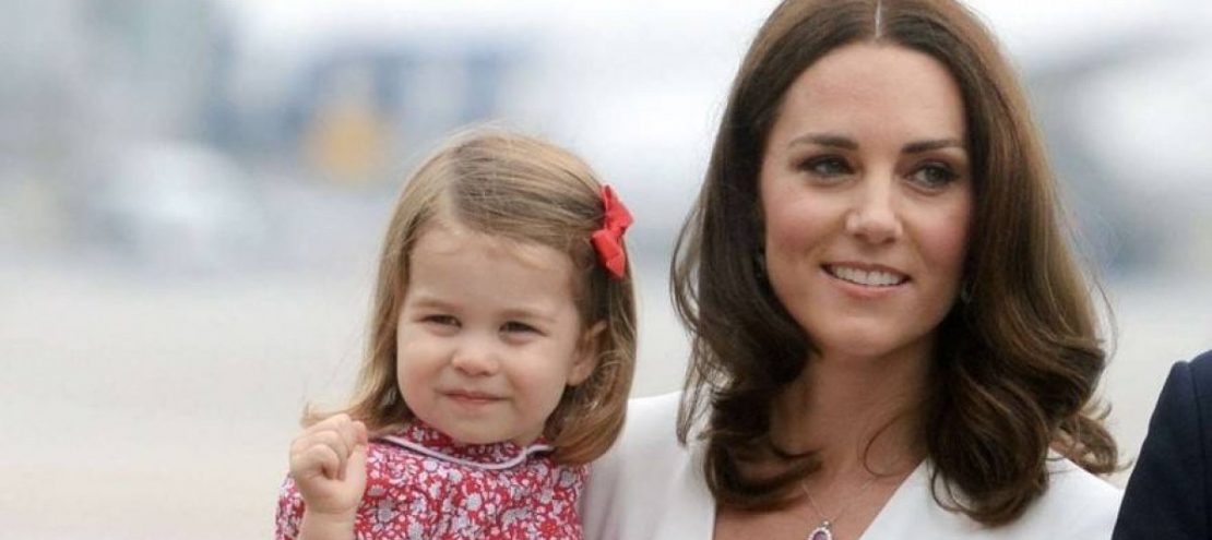 Una seria Princesa Charlotte puso en su lugar a periodistas y fotógrafos