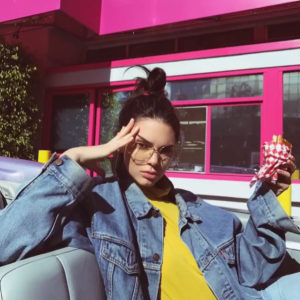 La pose que algunas celebridades están haciendo para sacarse fotos y que molesta a algunos