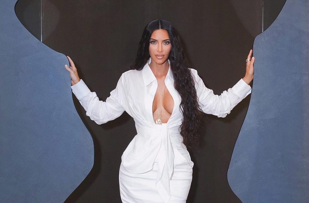 Kim Kardashian dejó atrás su larga cabellera ¡Mira su nuevo look!