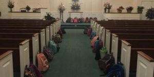 ¡Conmovedor! Profesora pidió útiles escolares en vez de flores para su funeral