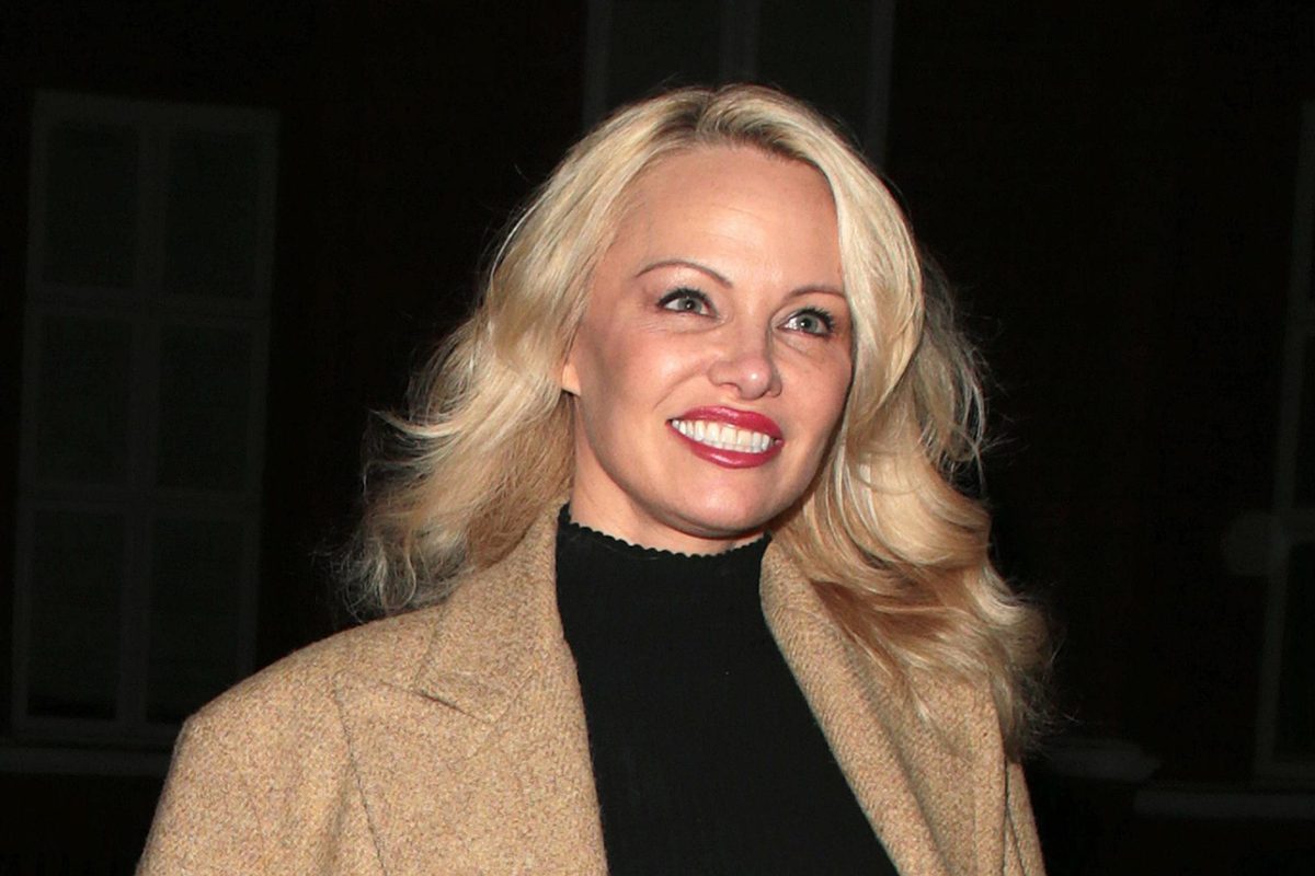 Pamela Anderson culpa a videojuego por la falta de apetito sexual en los hombres