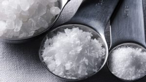 ¿Cuál es el tipo de sal más saludable a la hora de cocinar?
