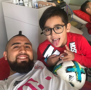 ¡Que tierno! Hijo de Arturo Vidal estrenó canal de Youtube