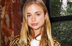 ¡La rebelde de la realeza! Prima del príncipe Harry hace topless en Ibiza