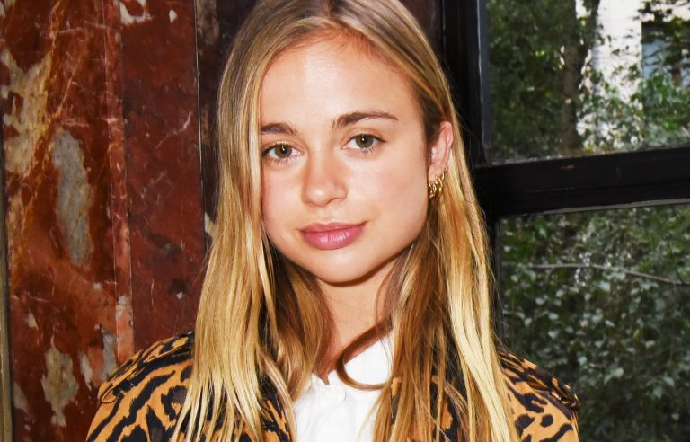 ¡La rebelde de la realeza! Prima del príncipe Harry hace topless en Ibiza