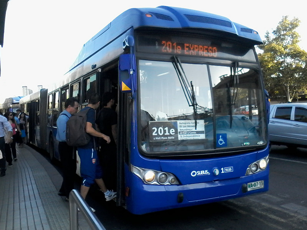Conductora de Transantiago tuvo que trabajar con su hija de un año enferma