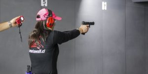 Municipalidad de La Reina firma convenio para que vecinos aprendan a usar armas