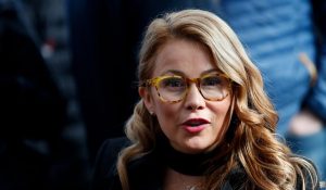 ¿En problemas? Contraloría inicia sumario por Kiki Challenge de Cathy Barriga en auto fiscal