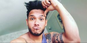 Ex "Yingo" Iván Cabrera es criticado por publicar osada fotografía junto a su esposa