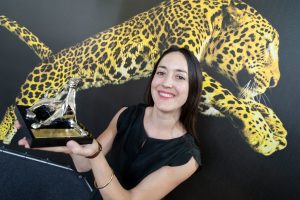Orgullo nacional: Cineasta chilena es la primera mujer en ganar el Festival de Cine de Locarno