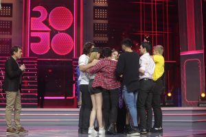 ¡Se va de "Rojo"! Lesión obliga a participante a dejar el programa para siempre