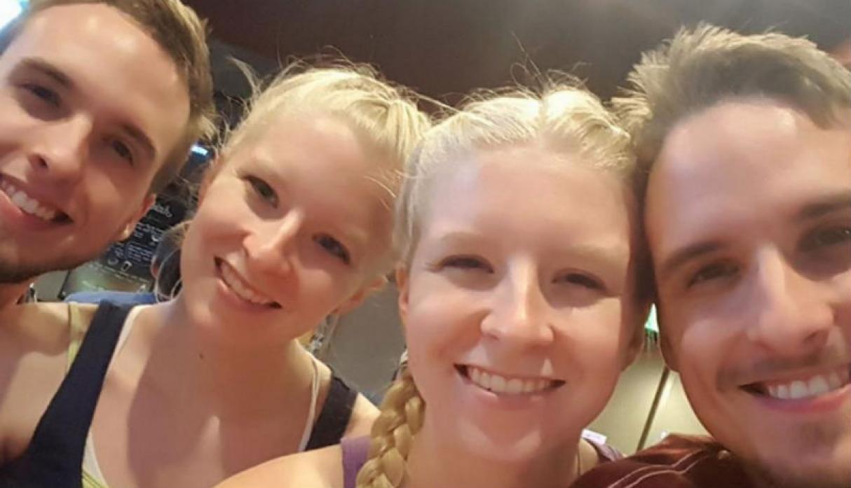 ¡Qué confusión! Gemelos se casan con gemelas y vivirán juntos