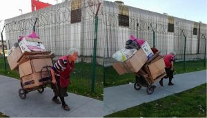 Conmoción provoca mujer de 81 años que recoge cartones para ganar dinero