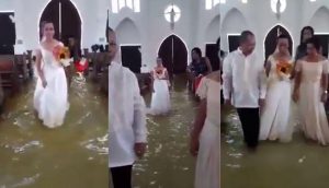 Verdadero amor: Novios se casan aún cuando la iglesia estaba inundada