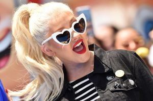 ¡Atrévete a cubrir tus ojos del sol con corazones, la nueva tendencia de lentes!