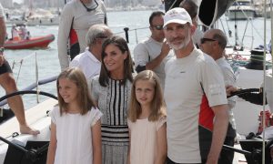 Filtran polémico video del Rey Felipe de España evitando un beso de su esposa Letizia
