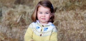Por esta razón la princesa Charlotte usa exclusivamente vestidos