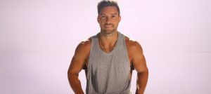 Luis Mateucci estrena nuevo look al estilo militar