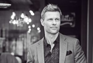 Neilas Katinas, el temido jurado de "Rojo", muestra su lado más íntimo