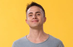 Actor de "Wena Profe" genera debate en Instagram por mostrar sus uñas pintadas