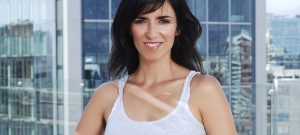 Paz Bascuñán sorprende en sus vacaciones alimentando a un cocodrilo