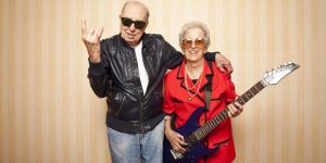 ¡Qué fanáticos! Abuelitos se fugaron de su asilo para ir a un festival de heavy metal