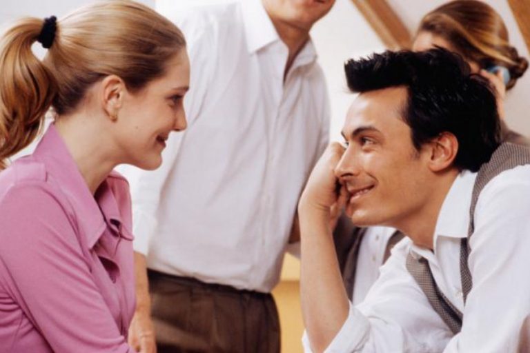 Cómo es la comunicación no verbal cuando nos enamoramos