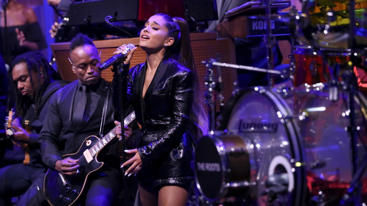 Mira el emotivo homenaje que hizo Ariana Grande a Aretha Franklin