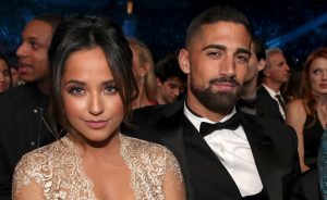 Becky G enciende Instagram con atrevida postal junto su novio futbolista