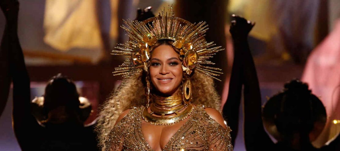 Beyoncé mostró las dos portadas que protagonizó para "Vogue"