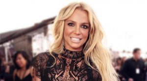 Fanático de Britney Spears le "rinde homenaje" al peor momento de la cantante