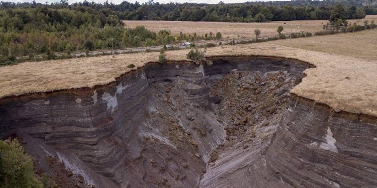 Impactantes imágenes dejan al descubierto enorme socavón en Chiloé