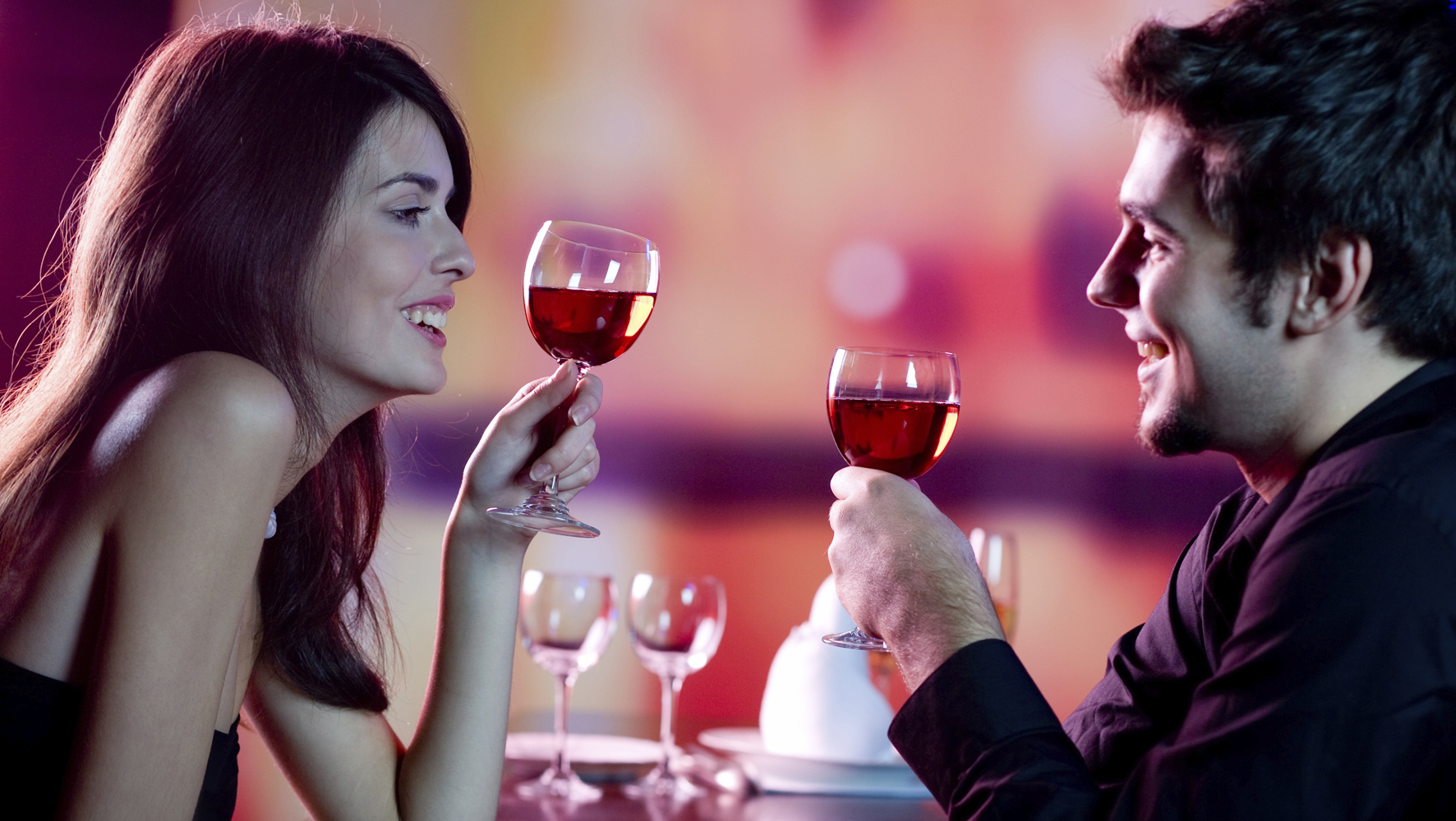 ¡La ciencia lo dice! Parejas que beben alcohol juntas son más felices