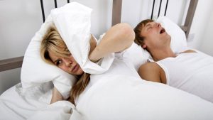 Dormir al lado de alguien que ronca puede perjudicar tu salud