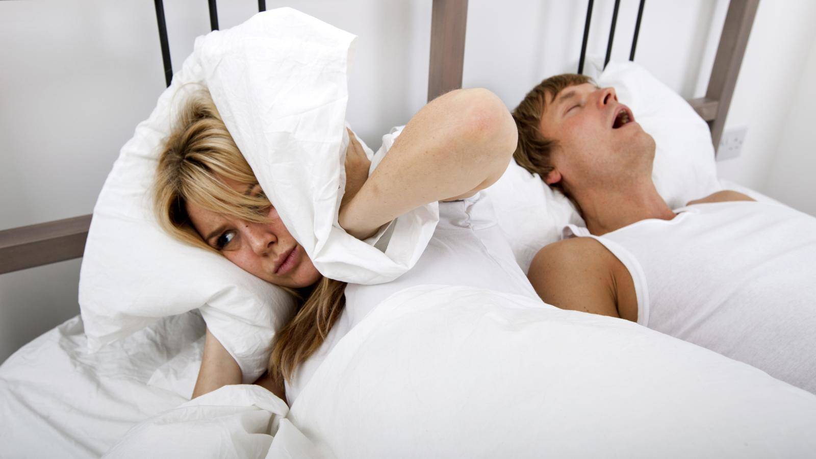 Dormir al lado de alguien que ronca puede perjudicar tu salud