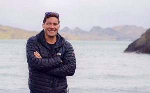 "Me muero de emoción": Pancho Saavedra responde a niña que lo puso como héroe en su tarea